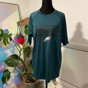 Philadelphia Eagles green Fanatics t-shirt Size M